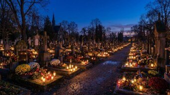 Душички 2026 (2 листопада): молитви за померлих, традиції, свічки і сенс Поминання померлих