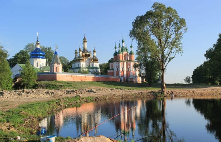 Панорама Свято-Троїцького Густинського монастиря