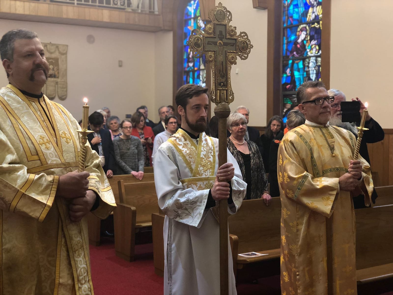 Літургійний вхід у храмі Святого Вознесіння в Мейплвуді