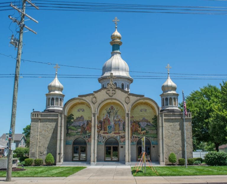 Собор Святого Володимира в Пармі (Огайо) - Фасад з мозаїкою