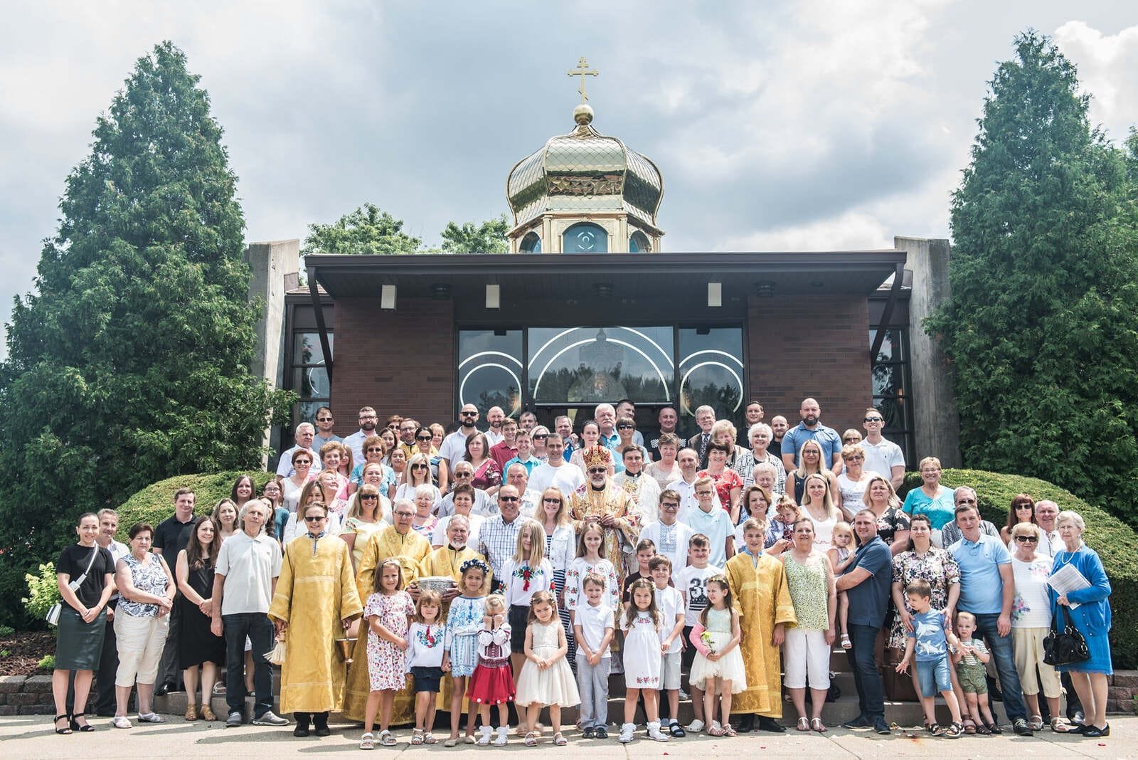 Храм святих апостолів Петра і Павла в Палос-Парку з новим золотим куполом