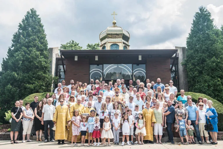 Церква святих Петра і Павла у Палос-Парку - Фасад та золота баня