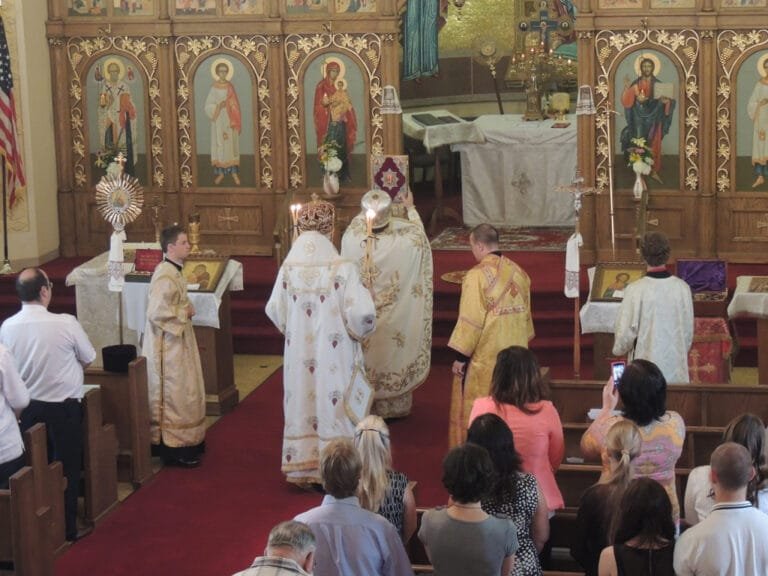 Інтер'єр та богослужіння у храмі Петра і Павла у Вілмінгтоні