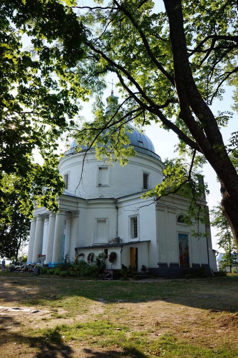 Петропавлівський монастирський храм у селі Світязь