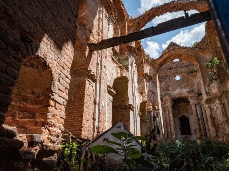 Руїни барокового собору Різдва Богородиці Загорівського монастиря